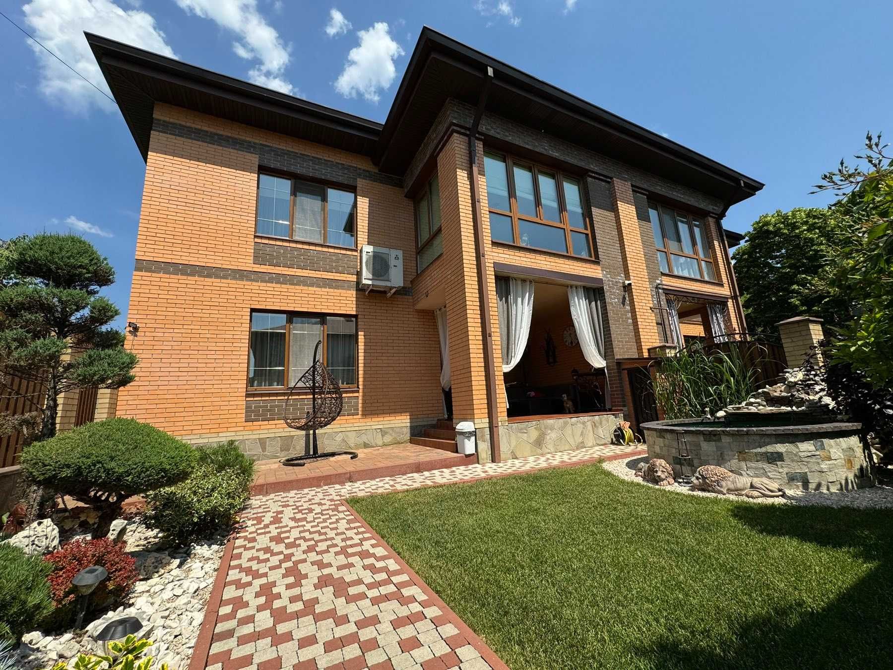 Цегляний будинок, центральна частина Полтави, 400 м², євроремонт