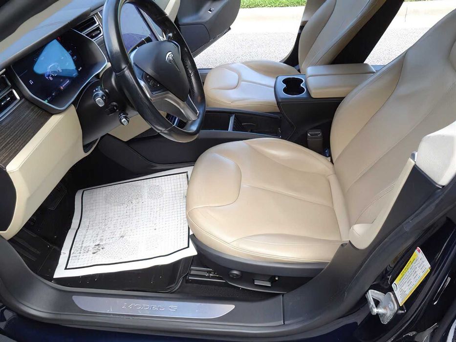 Tesla Model S      2015