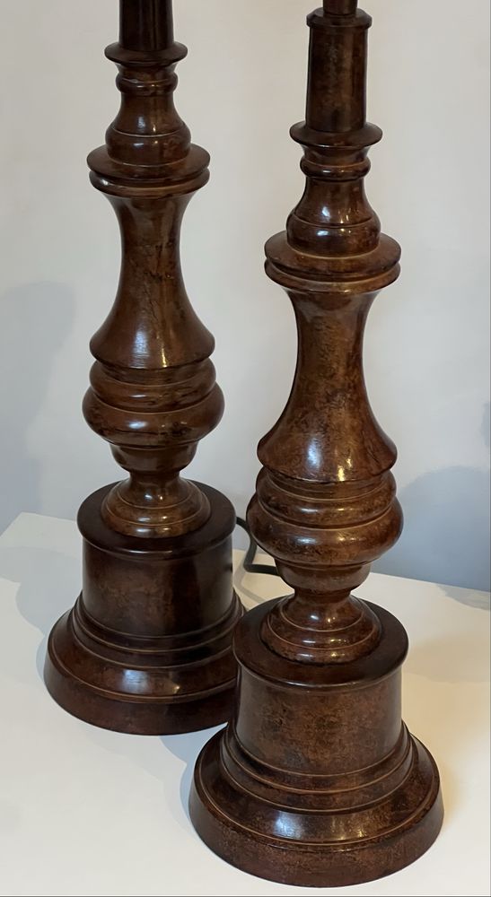 Para klasycznych podstaw lamp stołowych