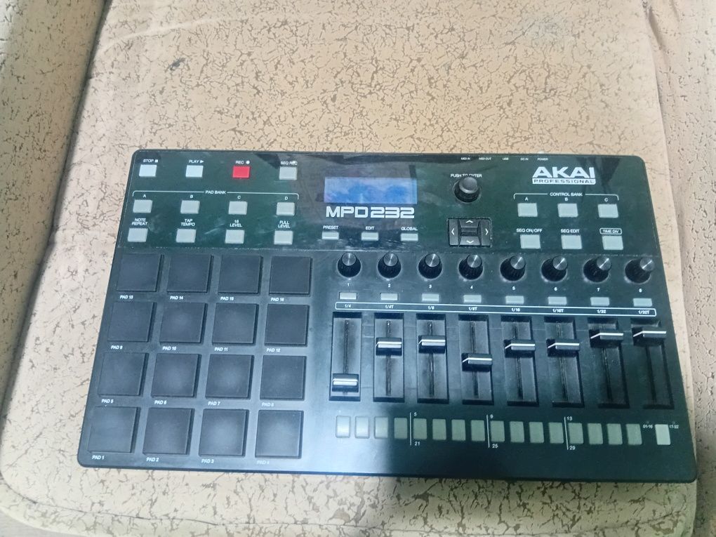 MIDI-котролер AKAI mpd232 бу