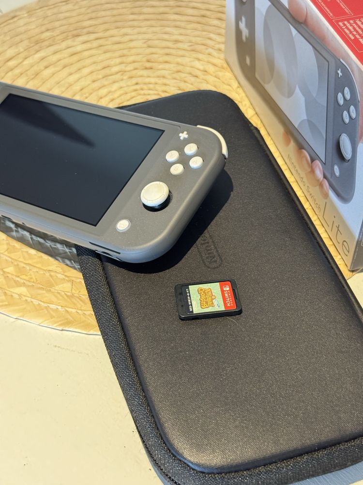 Nintendo Switch Lite + Animal Crossing | Como nova