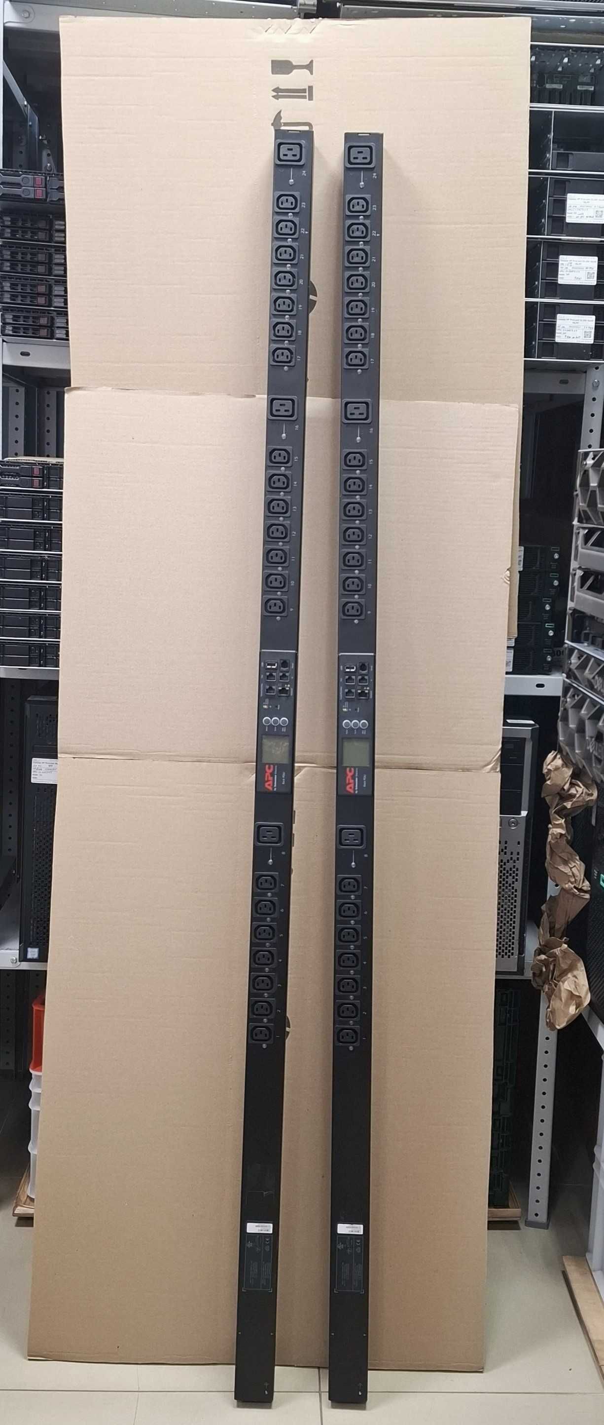Розумний PDU APC (AP8959EU3) 16 А, 230 В, 24 розеток C13/C19