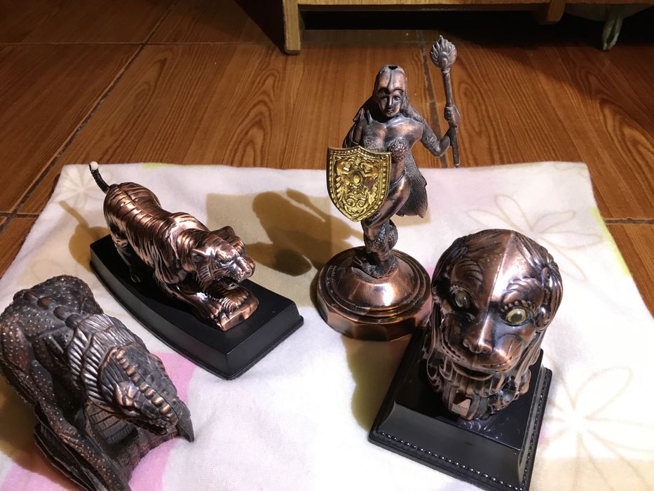 Figuras isqueiro em metal