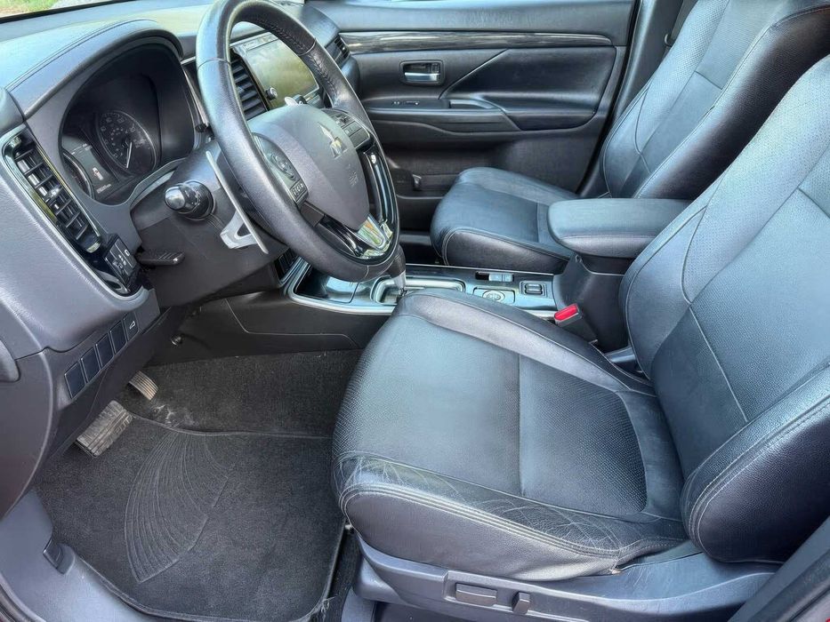 Mitsubishi Outlander      2017