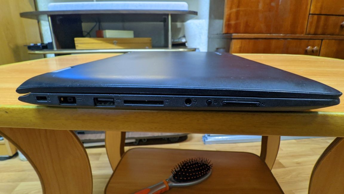 Ноутбук Lenovo YOGA 300