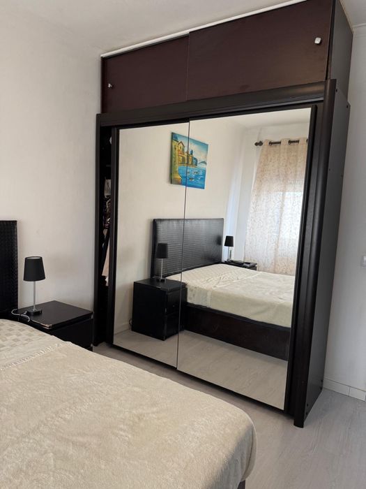 Roupeiro para Quarto Casal com espelho.