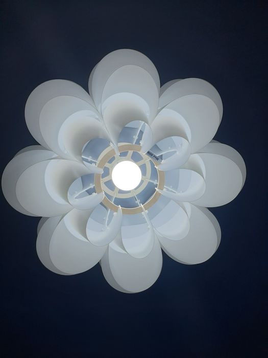 Candeiro IKEA Branco, Estilo flor com oferta da lâmpad