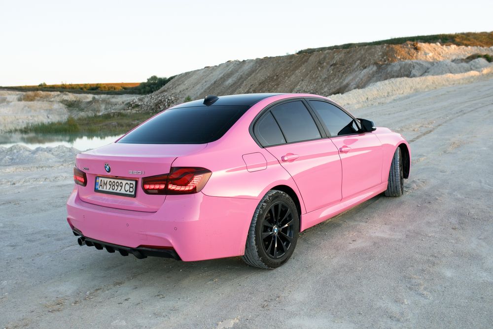 Рожева BMW  320. f30 xDrive 2017  рік