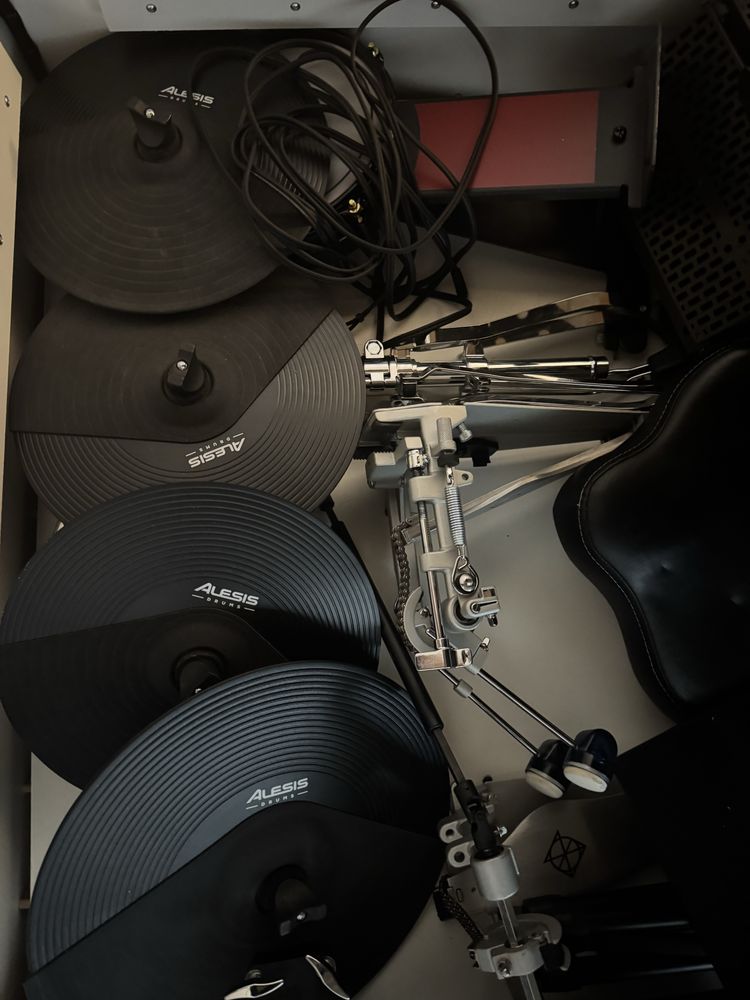 Alesis Crimson Mesh Kit II podwójna stopa dixon stolek tama dywan
