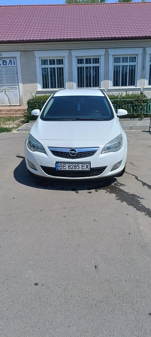 Продам Опель Астра J