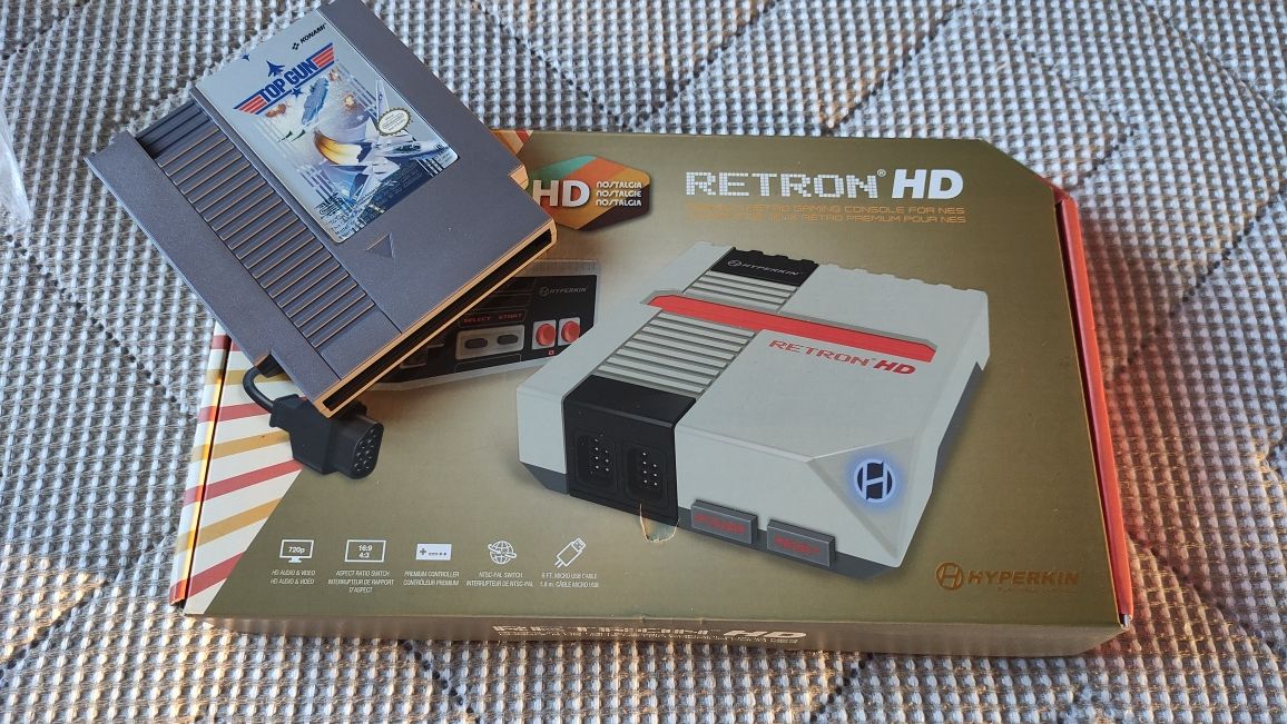 Consola Retron HD compatível com jogos da Nintendo NES
