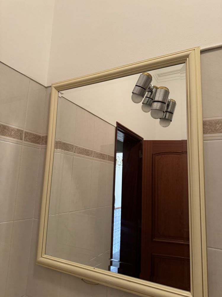 Espelho com 2 lâmpadas