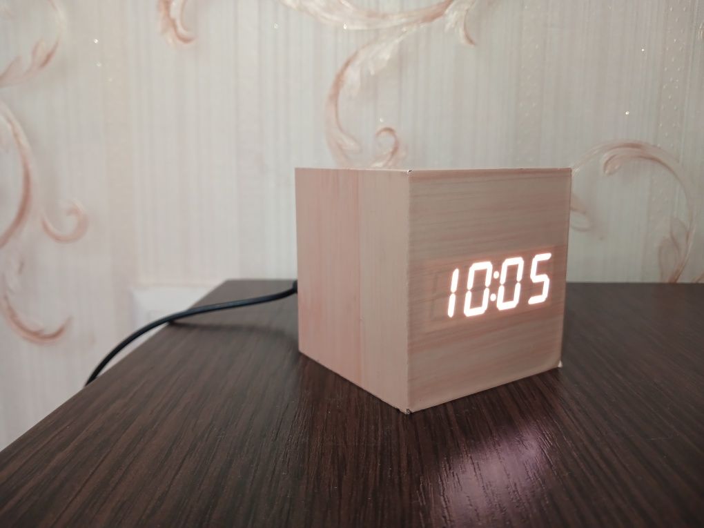 Годинник-будильник UFT Wood Clock