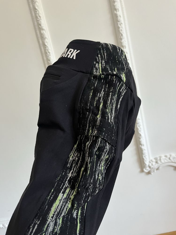 krotkie spodenki sportowe szorty na silownie xs gymshark legginsy