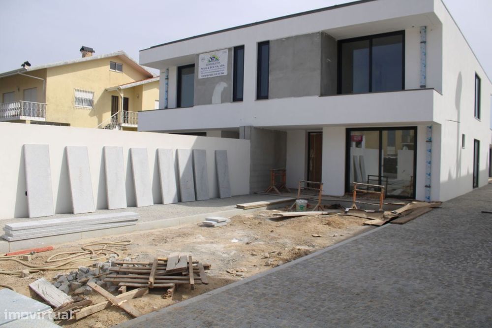 Moradia T4 Nova C/Terreno e possibilidade de Piscina-Canedo