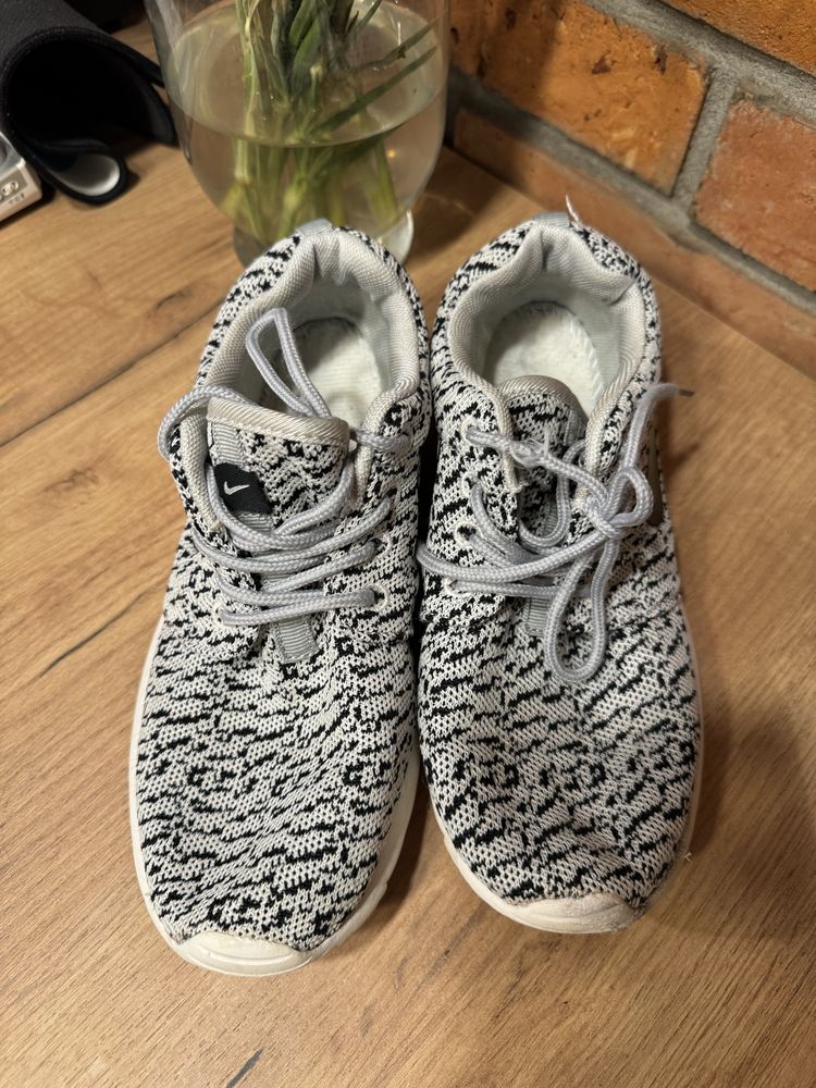 Buty Nike Roshe Run Oreo 39 Eu