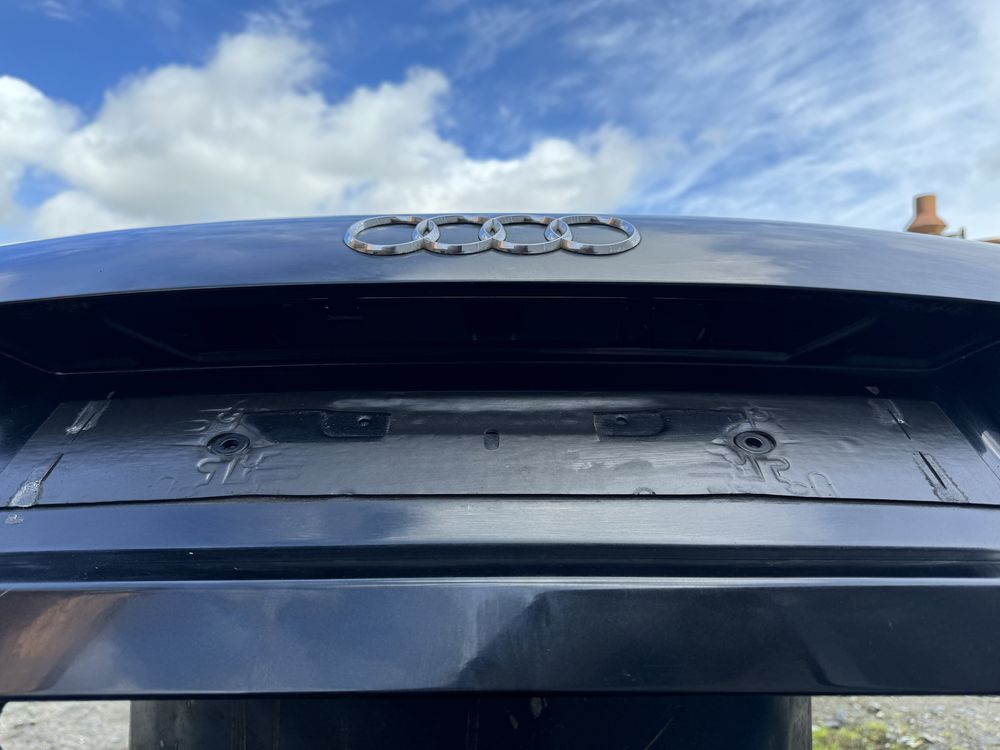 Кришка багажника Audi a4 b7 sedan седан ауді а4 б7 кришка чорна LZ9Y