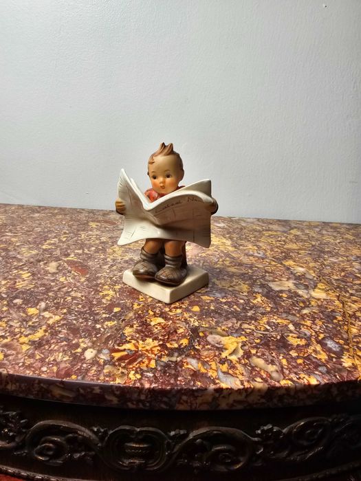 Śliczna Figurka porcelana Goebel Hummel #184 "Latest News" 12cm Niemcy