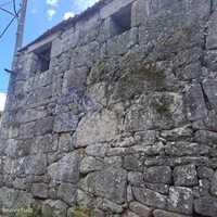 Venda Casa para restauro na freguesia  Mamouros, concelho de Castro D