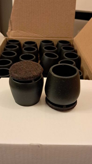 Nakładki filcowe na nogi mebli – ochronne stopki na krzesła i stoły