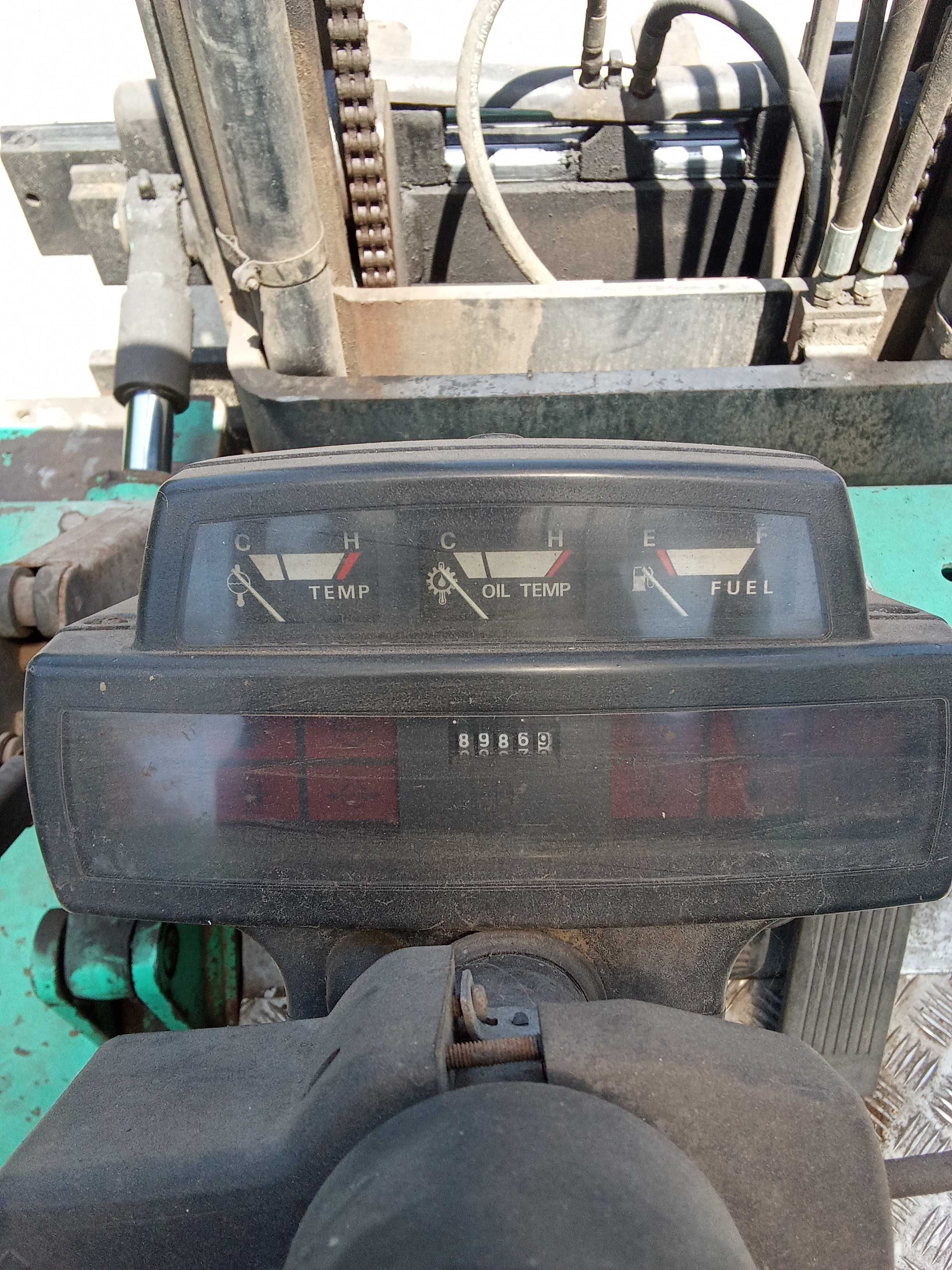 Empilhador Mitsubishi 25 a gasóleo