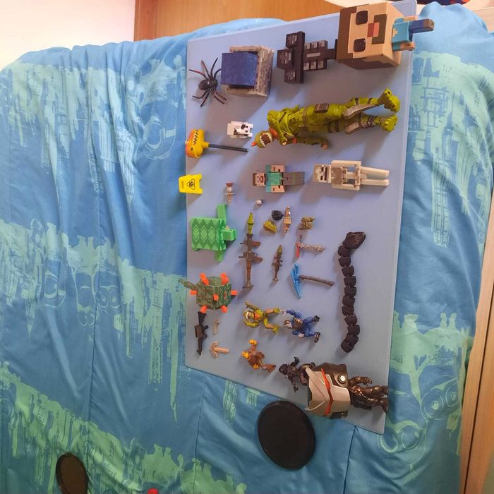 Minecraft e Fortnite – Lote de Figuras e Acessórios