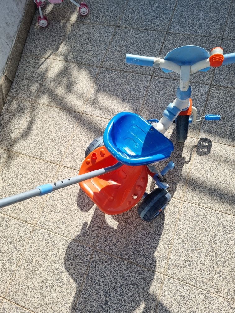 Triciclo com guiador