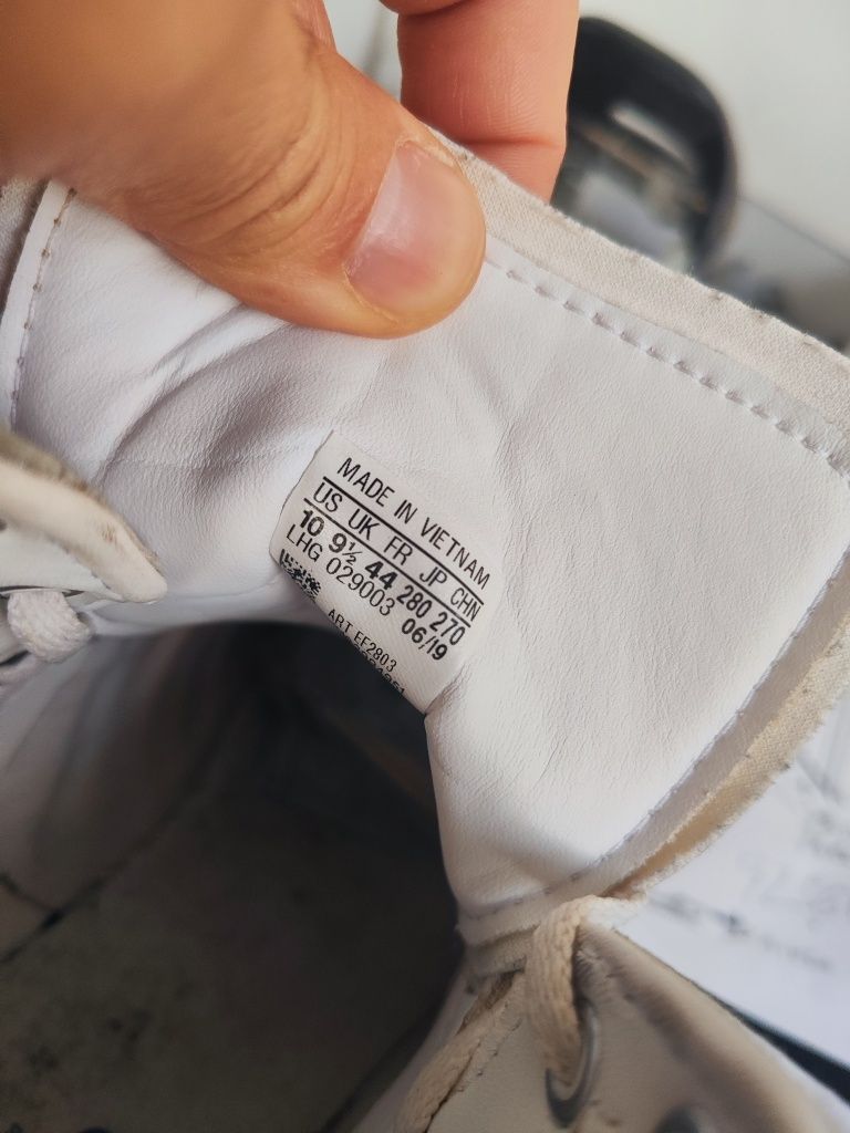 Tênis da marca adidas n. 44