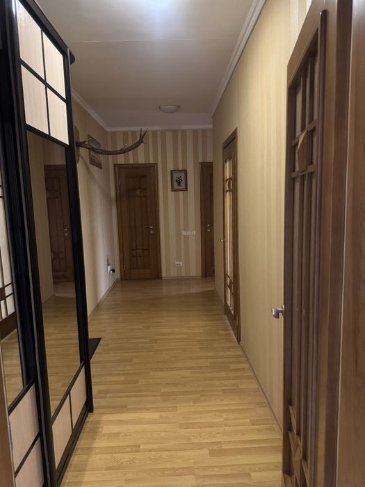 Продаж 2 кім ЦЕНТР 81 м, з якісним ремонтом