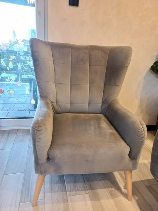 Szary fotel uszak welur CASEY Black red White