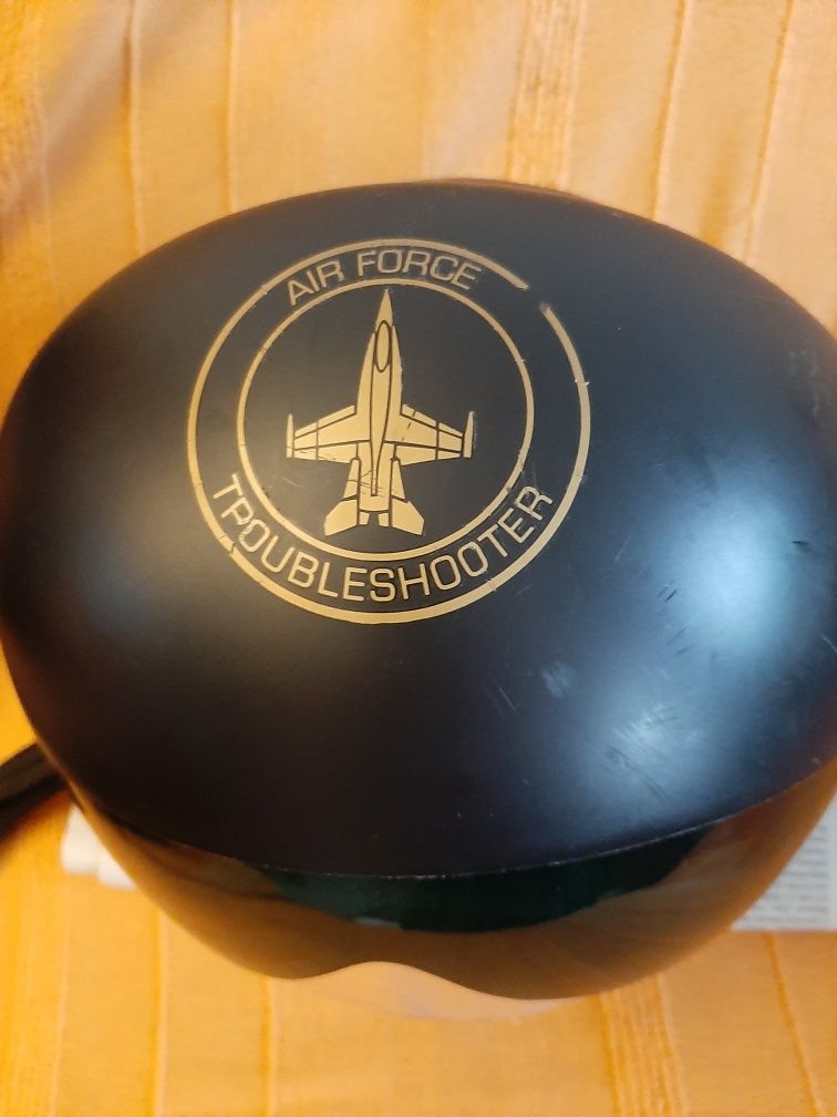 Kask z naklejką  AIR FORCE, stary