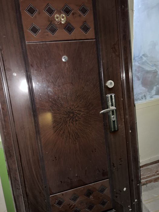 Дверь входная б/у