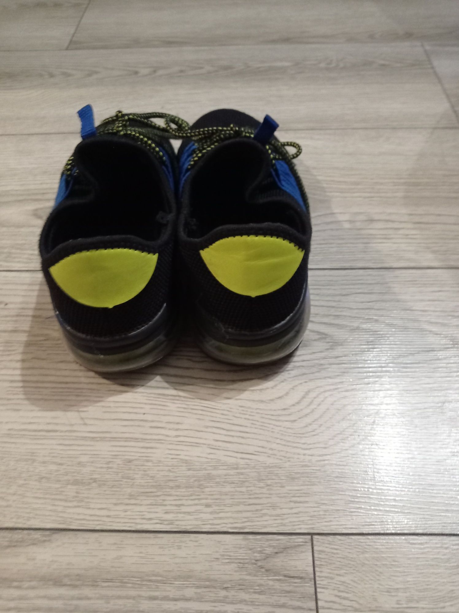 Buty sportowe chłopięce rozm.39 używane