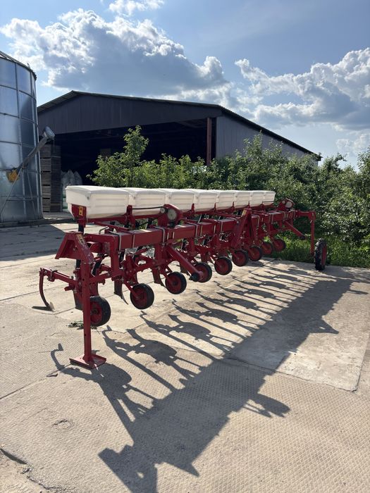 Культиватор міжрядний Елворті Червона Зірка КРНВ 5.6-04