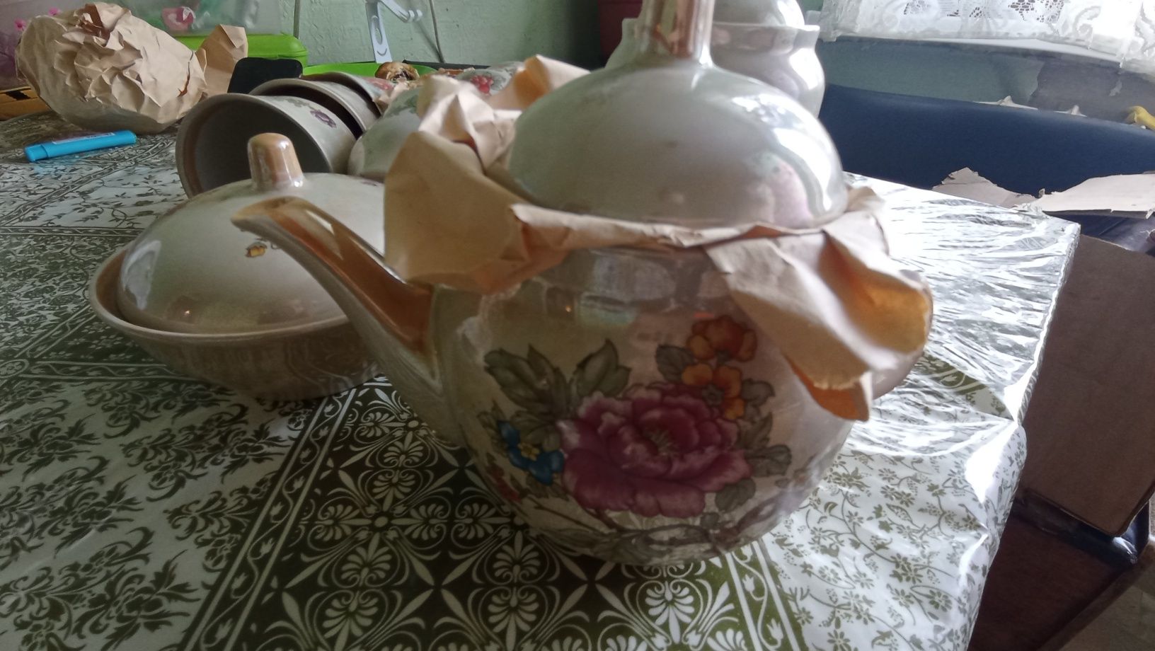Продам чайный сервиз 2 шт.