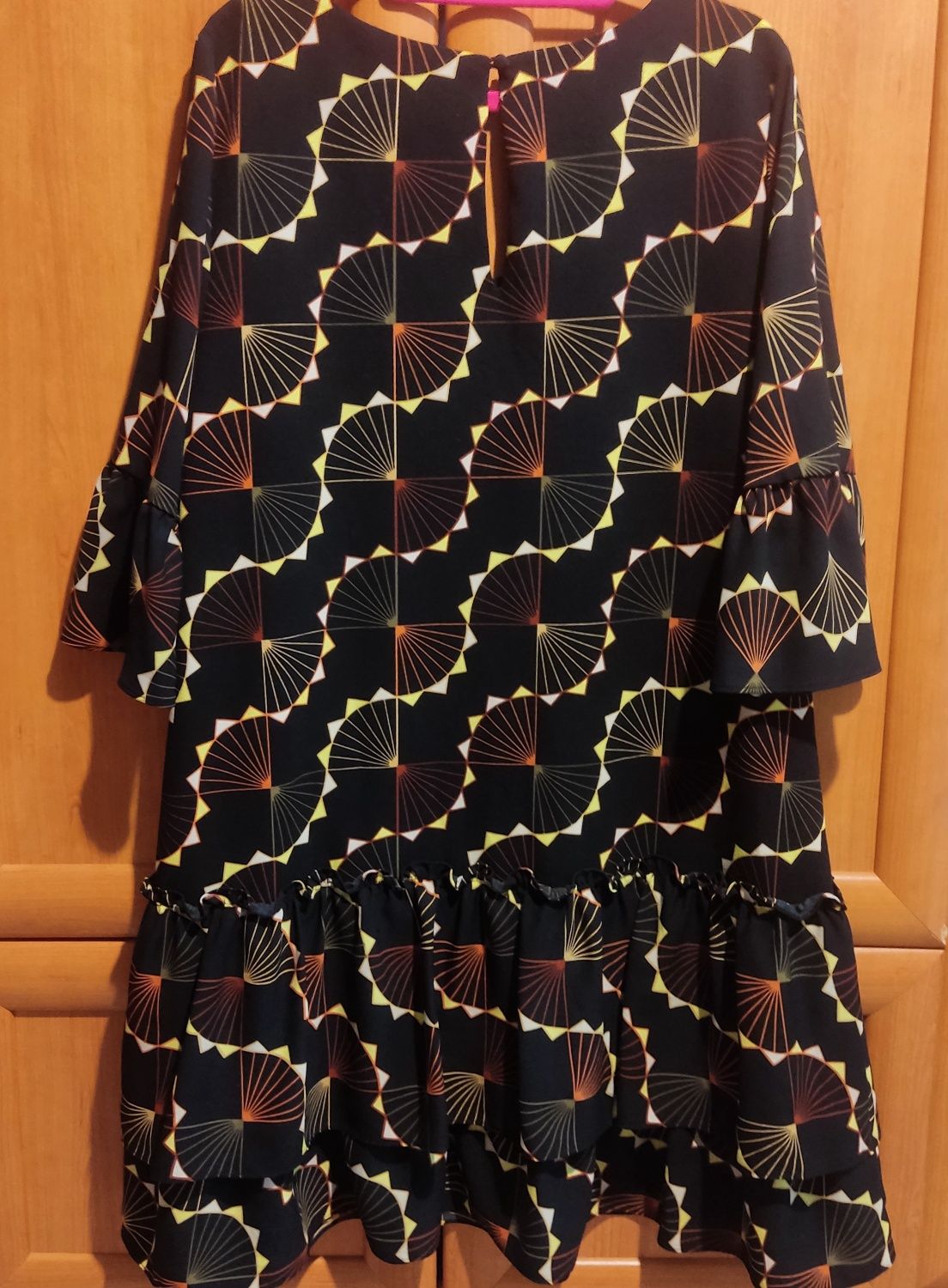 Sukienka geometryczne wzory, falbanki 44