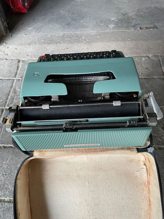 Maquina escrever Olivetti Lettera / Olivetti Lettera Old Typewriter