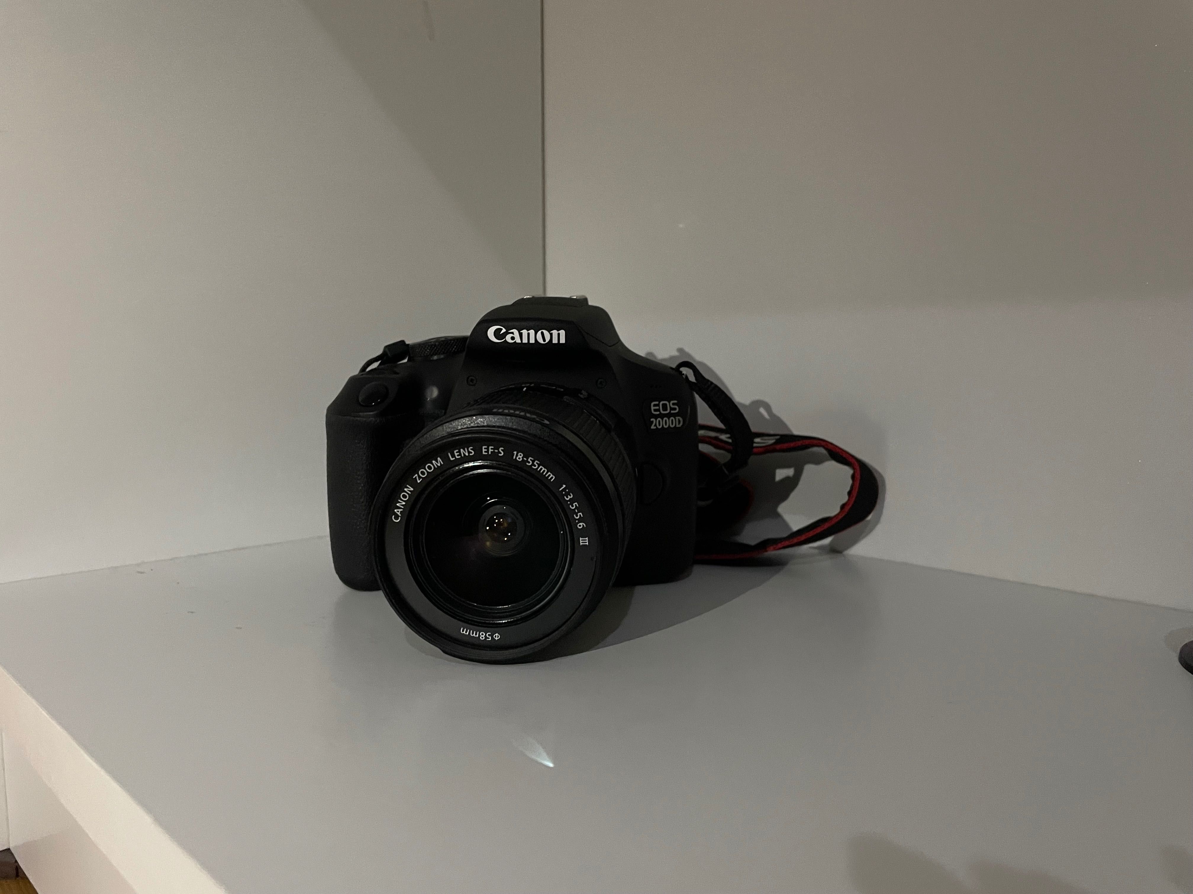 Canon EOS 2000D + lente 18-55mm