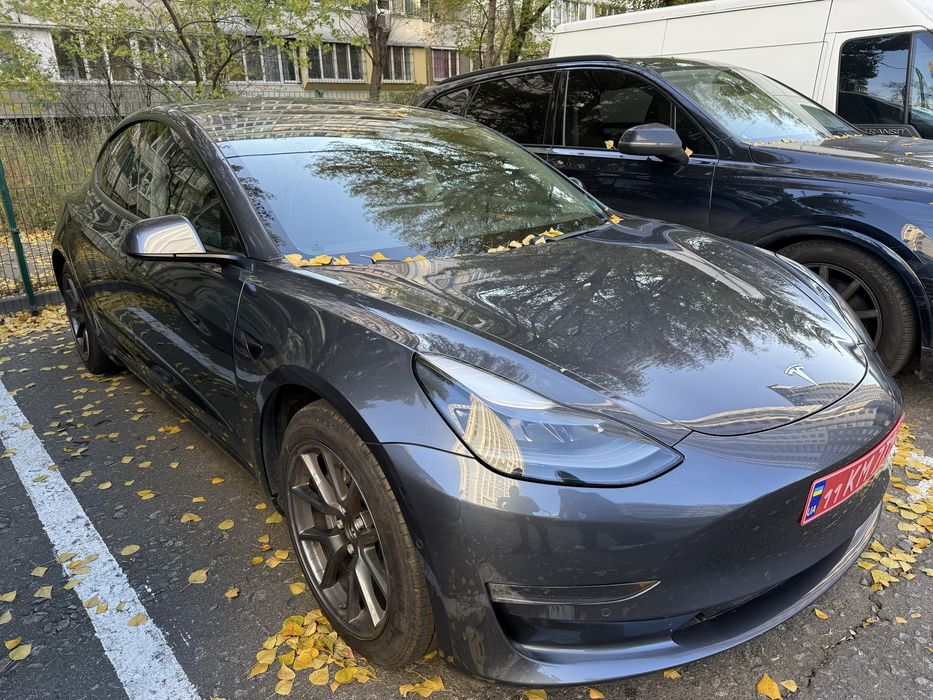 Продам не биту Tesla model 3