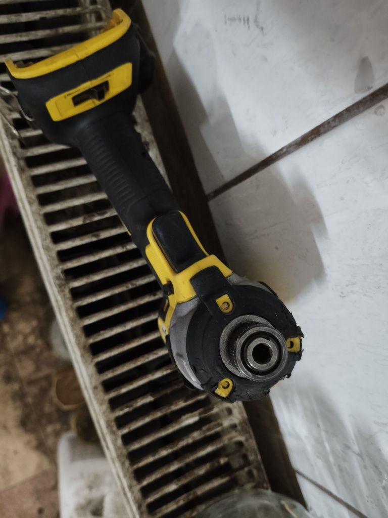 DeWalt dcf887 zakretarka 18v