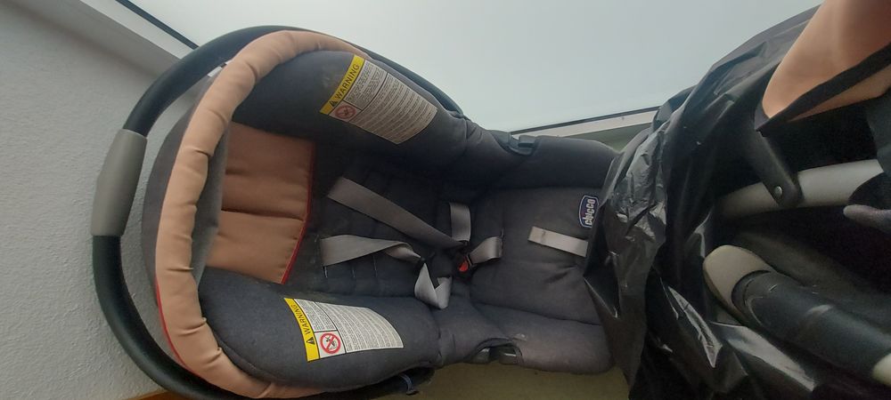 Carrinho e ovo Chicco em bom estado