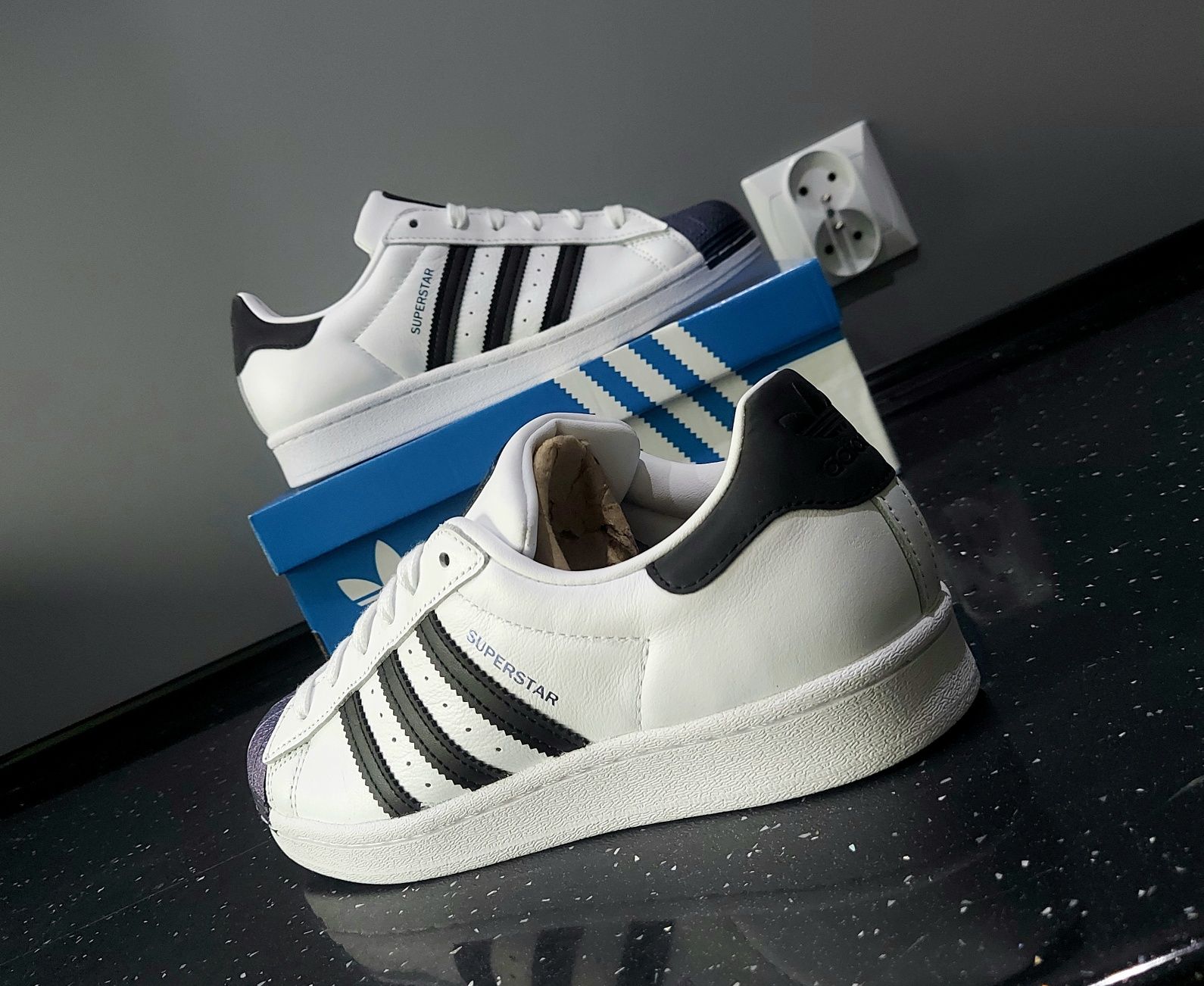 Buty sportowe Adidas Superstar r. 38 2/3 | FW6387