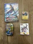 Pokémon TCG 2 Binder + Prismatic Evolutions Vaporeon Tin + cartas