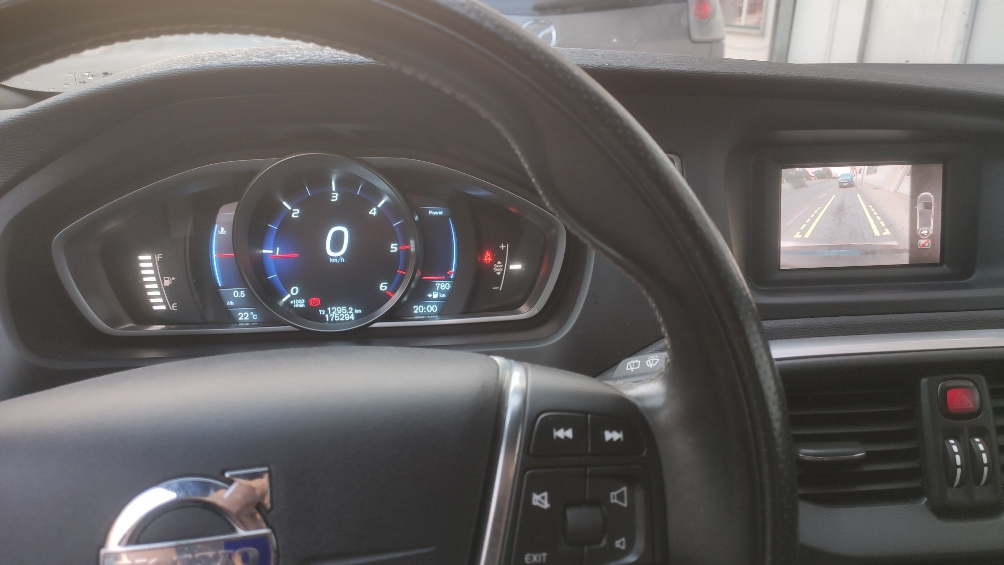 Volvo V40 R Design