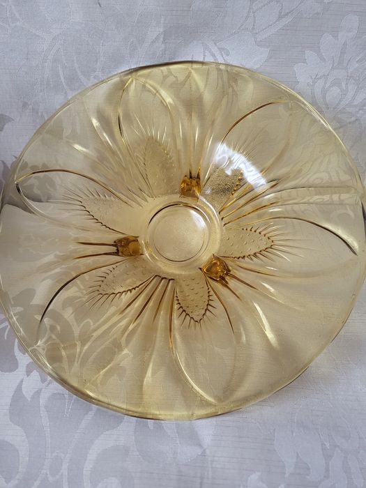 Duza Patera na 3 nóżach szkło miodowe art - Deco  .