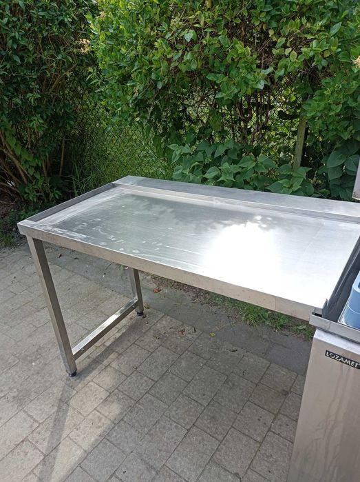 Stół podawczy do zmywarki kapturowej