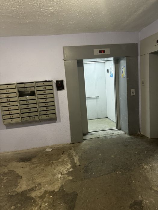 Продается 2 комнатная квартира 8/12 , р-н Малого рынка