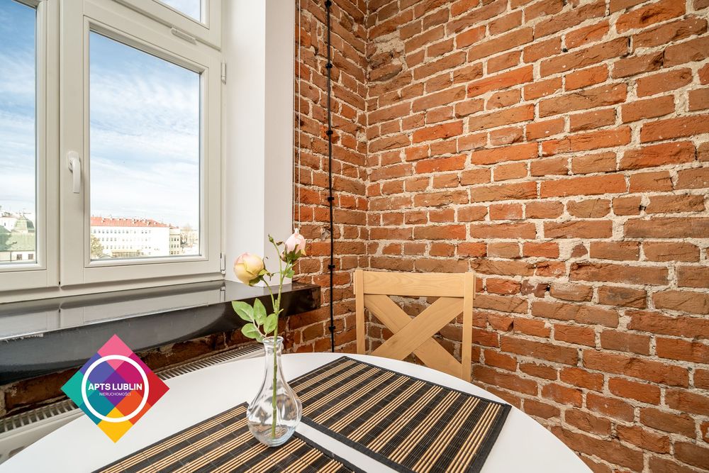 Kawalerka w budynku z windą, Centrum tuż obok Bramy Krakowskiej.