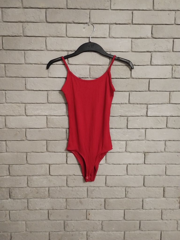 Body damskie czerwone prążkowane Bershka XS