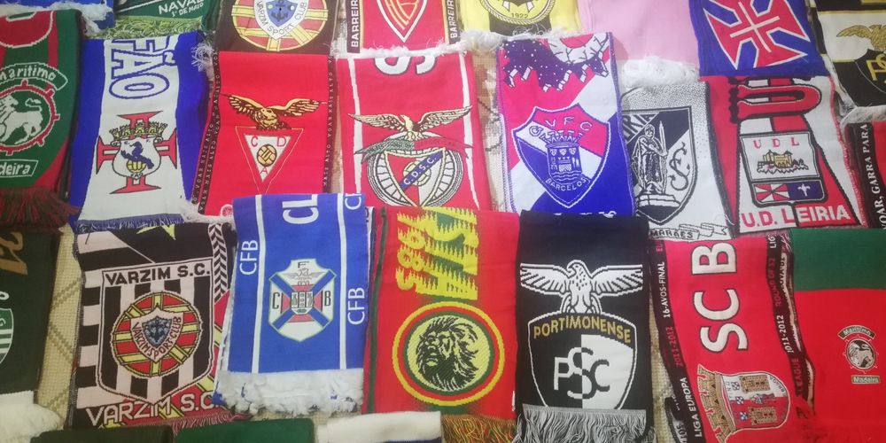 Varios  cachecois de varios preços de varios. Clubes